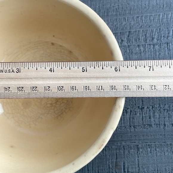 1940’s Watts pottery Ribbed Bowl - Picture 4 of 4